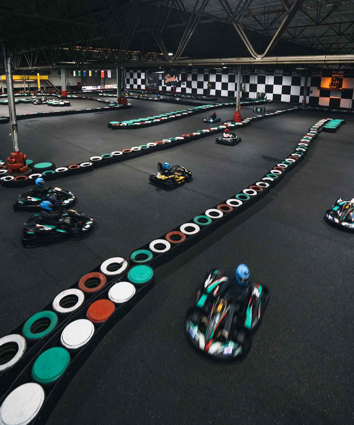 Teams racen op Indoorkarting Antwerpen